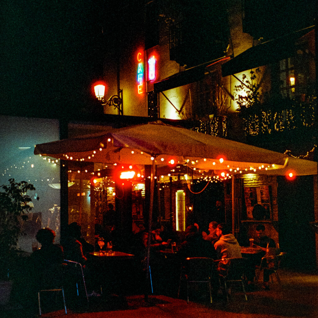 Ejemplo fotografia analogica Cinestill 400 Luz noche