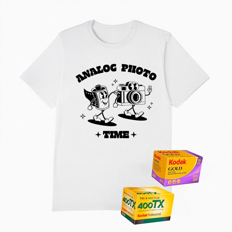 Pack idea para regalar Classic Film Lab de camiseta Analog Photo Time diseño exclusivo de La Chica de los Mofletes y dos carretes a color